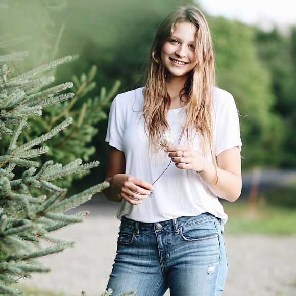 Meet your Posher, Alyssa - Picture 1 of 1